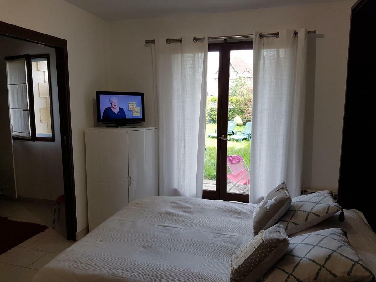 Appartement 2 Pieces Rez-De-Jardin A 2 Pas De La Plage Et De La Thalasso Кабур Екстериор снимка